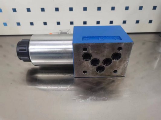 電磁閥10通徑單頭4WE10D